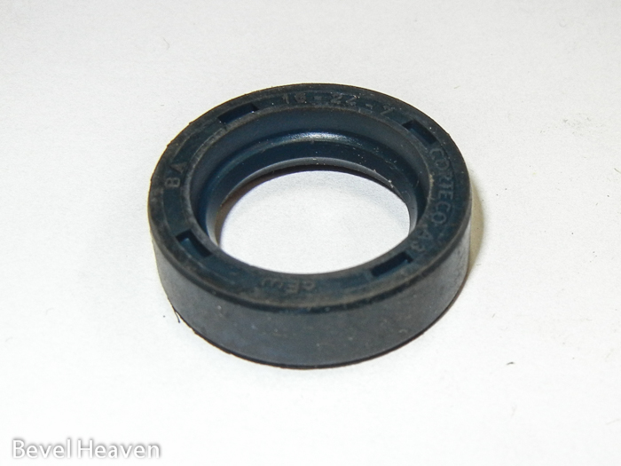 Seal - Starter Shaft 860 & SD900