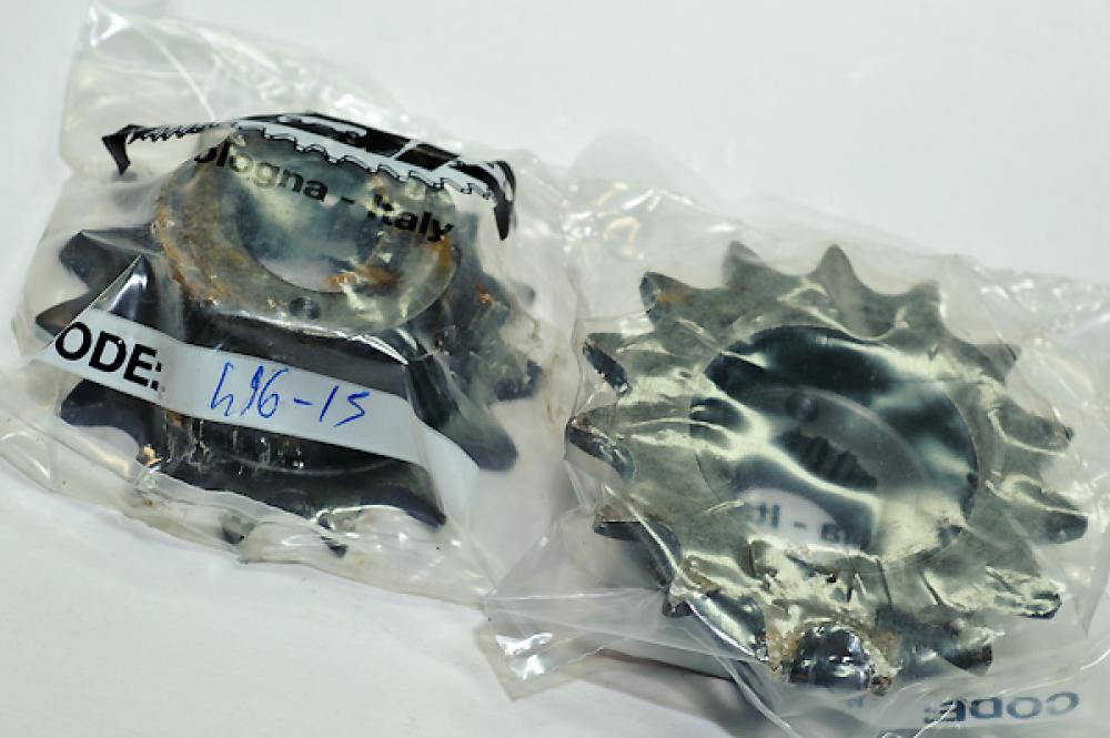 Front Sprocket 520 15T - Ducati 750 Montjuich, Santa Monica etc