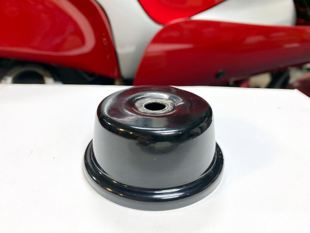 Oil Filter Cover - 860/900 Bevel