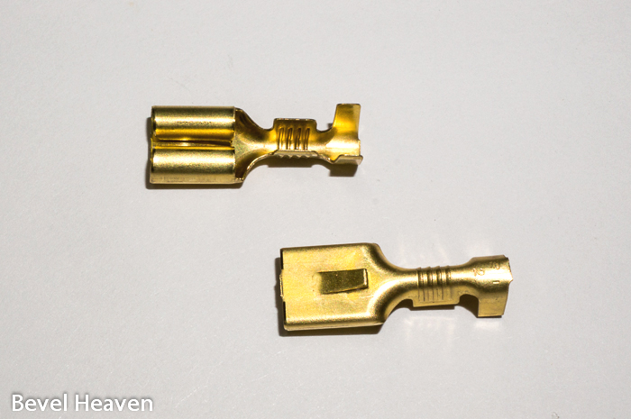 Spade Connector - Female 1/4" Locking 14-18 AWG