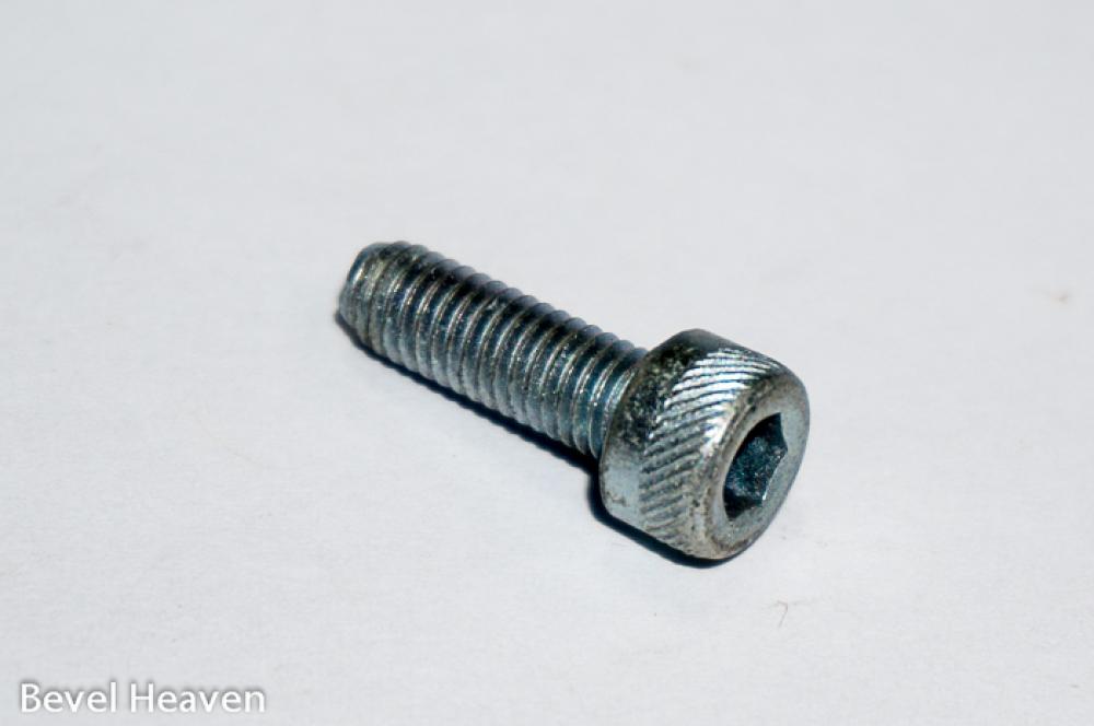 Bolt - M5 x 16