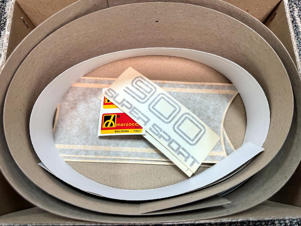 Complete Sticker Set - 900SS - kustom metallic GOLD stripes etc