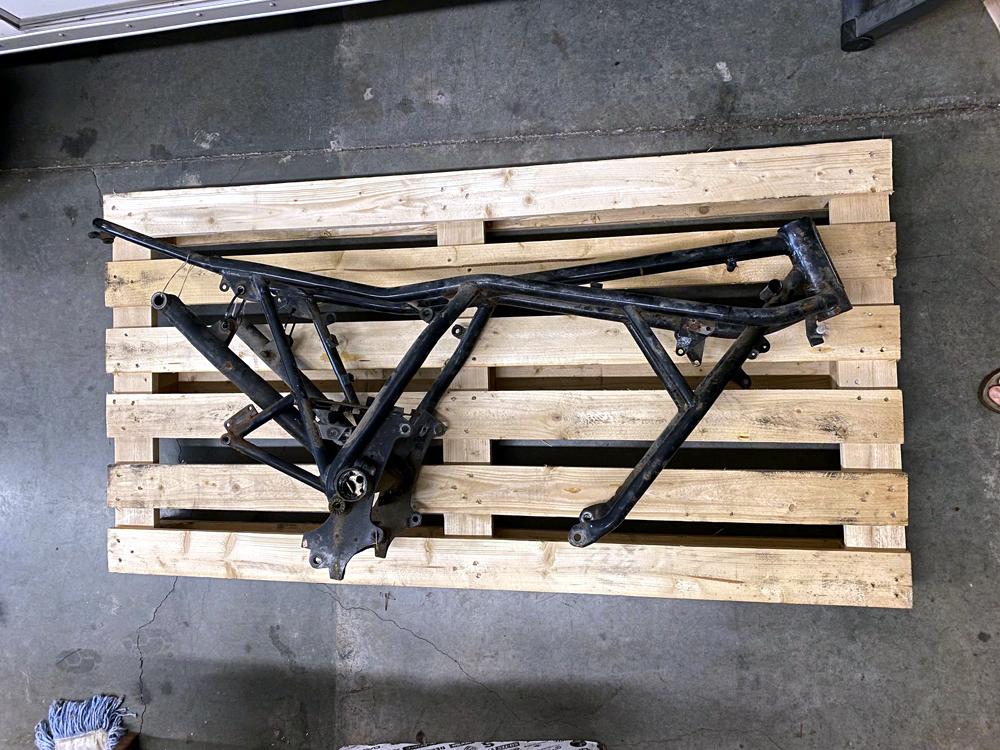 Frame & Swing Arm - SD900 Darmah