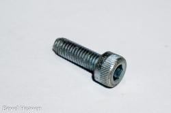 Bolt - M5 x 16